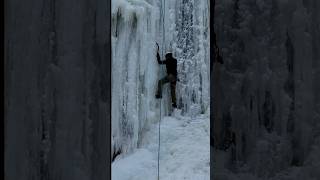 Ice climbing Canadá #wintersport #iceclimbing #escalada #adventure #hamilton #toronto