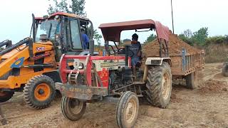 Mahindra 585 Vs Swaraj 841 Tractor working in mud. महिंद्रा 585 गारा बनाने की मशीन को घुमाता हुआ