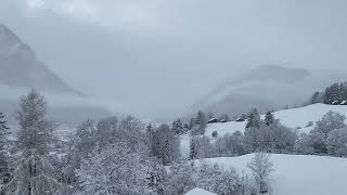 Schneeflocken - ferner rücken die Geräusche der Menschen