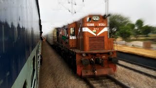 SPJ WDG3A meets RTM WDM3D | Car Carrier Freight Train meets Jodhpur - Bhopal Express.