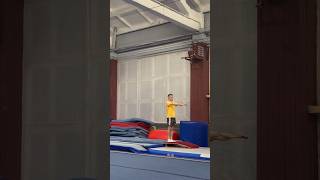 А ты умеешь делать сальто назад? #workout #воркаут #акробатика #сальто #backflip