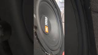 JBL bass nasıl çalışır yumuşak vuruş ve ses