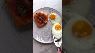 Easy breakfast smoked salmon bagel #short #shortvideo #food