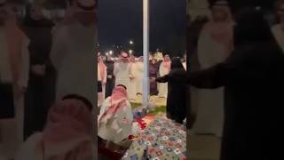 تواضع وزير سعودي مع مواطنة من الباحة