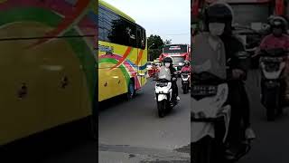 Hunting Bus di jembatan syaidan jogja