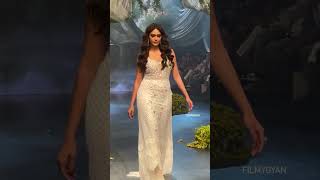 Mrunal Thakur| Ramp Walk| Ramta Jogi #song #trending #love #lovestatus #trendingshorts #viralreel