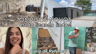 Voltamos com a reforma | COMEÇOU A INSTALAÇÃO DO PORCELANATO DA ÁREA EXTERNA. Está ficando lindo!