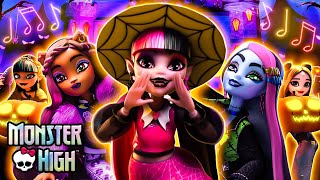 Monster High™ Latino | "Embrujamos Los Pasillos" con Draculaura, Clawdeen, Cleo (Video Musical)