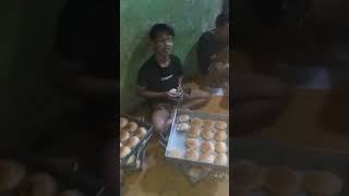 Karyawan Baru Mulai Bungkus..||Pabrik Roti Anget Rumahan.#rotianget #shortvideo #rotidadakan