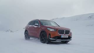 Three variants of BMW xDrive: the new BMW X1 and new BMW iX1 at winter training in Sölden.