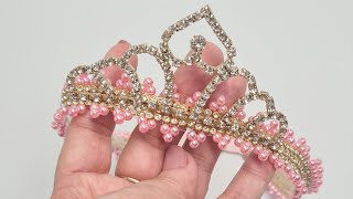 Tiara de realeza bordada na manda de strass