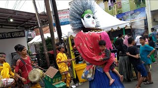 ONDEL ONDEL ADA ANAKNYA DIGENDONG GENDONG DI FESTIVAL TUGU PANCORAN