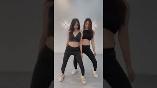 Two cute girls dance ❤️❤️