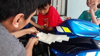 Cara mengganti warna tulisan SUZUKI GSX R