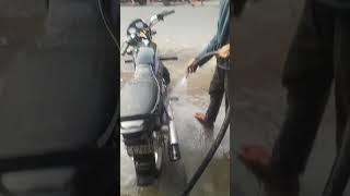 Apni bike washing ho rahi hai #shortsfeed #ytshort #short #trendingshorts #splendormodified