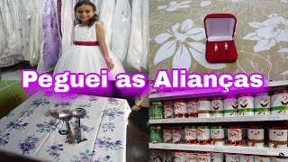 Peguei as alianças, ela provou o vestido de daminha, fiz comprinhas para o lar e organizei a casa