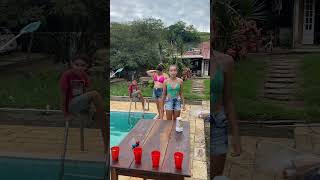 DESAFIO NA ÁREA DA PISCINA COM ELAS