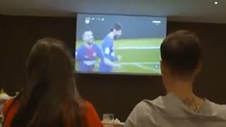 As reações de philippe Coutinho assistindo o jogo do Barcelona,e de ver a estrutura do clube!