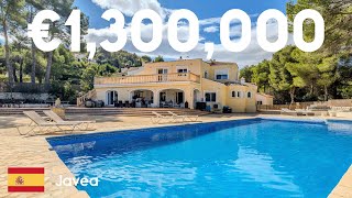 Spacious 8 Bedroom Villa with Private Pool and Large Plot in Adsubia, Jávea