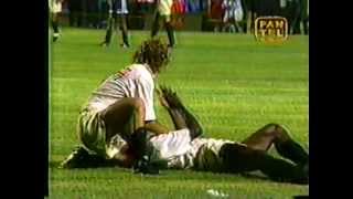 Alex Rossi carga a Cuto y lo saca de la cancha en el clasico Universitario 1-0 alianza 1995