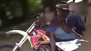 moto de trilha derrapando e inclinando os gringos fodas😱😱😱😱