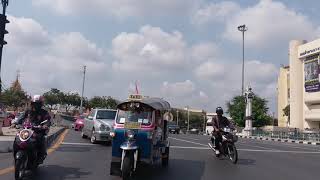 Andando en Tuc Tuc, calles de Bangkok