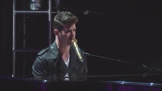 Robin Thicke: Pretty Lil Heart (LIVE on BETs Rip The Runway)