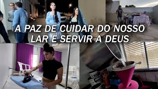 TRABALHANDO FORA E CUIDANDO DO LAR/SERVINDO AO SENHOR EM FAMÍLIA