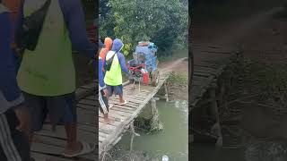 Grabagan naik lewat jembatan