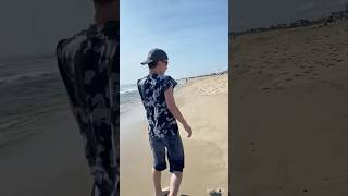 Crazy guy at the beach is eating JELLY FISH!!! WHAT EVEN…