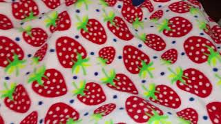 CUTE LITTLE 🍓 STRAWBERRY 🍓 BLANKET 🌞 THRIFT STORE FIND 👍 👌 😃