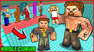 KASLI FAKİR AİLESİ ÇUKURUNA DÜŞERSEN ÖLÜRSÜN! 😱 -Minecraft