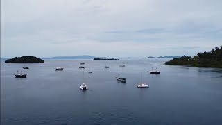 Kapal - Kapal wisata stay di port Waisai Raja Ampat