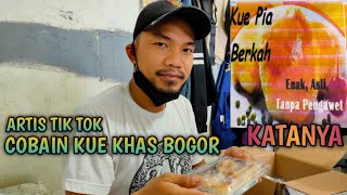 ARTIS TIK TOK NYOBA KUE KHAS BOGOR