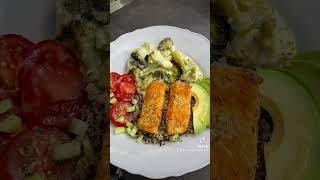 salmon fillet with broccoli and quinoa #fish #broccoli #healthy #food #cooking #easyrecipe #recipe