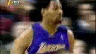 Kobe smashes on Sabonis in West Conf Finals 2000 (low quality)