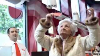 Anuncio Euro6000 vieja bailando subidon subidon