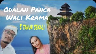 PERSEMBAHYANGAN di Pura Luhur Uluwatu. Karya Agung PANCAWALI KRAMA