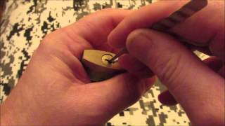 How to pick open a Master Lock Magnum No  240 brass padock in under 20 seconds!