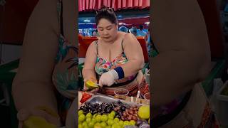 Beautiful Mama Sells Fresh Smoothie At Local Market