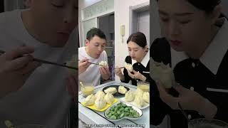 😂🍴 Hilarious Cooking Clash: Who Will Win – Husband or Wife? Don't Miss the Fun! #FunnyVideo #short