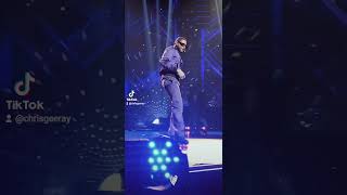 Usher performing on skates!! Singing Superstar Las Vegas Residency #usherlasvegasresidency #usher