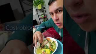 Esta Sopa de Pollo si Esta Caliente, Pero que Rica.