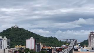 Chegada da chuva sobre o Convento da Penha