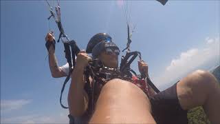 ANA VALERIA VOANDO DE PARAPENTE EM SÃO VICENTE