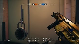 AMAZING SOLO GLITCH ON BANK - GET INTO THE LOCKER(Rainbow Six Siege)