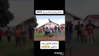 شاب سوداني يخترع طائرة