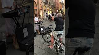 When you need that perfect closeup of your favourite streetmusician #shorts