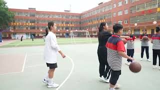 Zhang Zheng-u ka qenë një basketbollist profesionist, e gjithashtu edhe trajner basketbolli