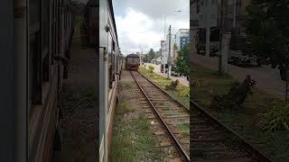 Class S 8 train met another Class S 8 train ➡️ to Colombo Fort ➡️ to Aluthgama #srilankatrain 🇱🇰